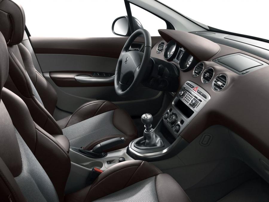 Peugeot 308 3-Door 2008 года  (фото 6 из 10)